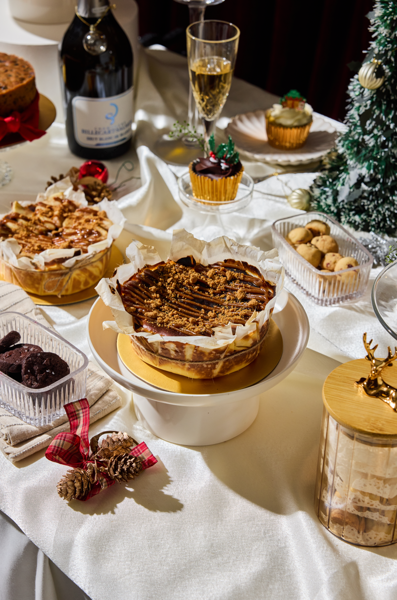 Apple Crumble Burnt Cheesecake with Salted Caramel